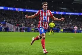 铃木一朗在最后一场比赛离场时，用流利的英文向现场球迷道别并致谢